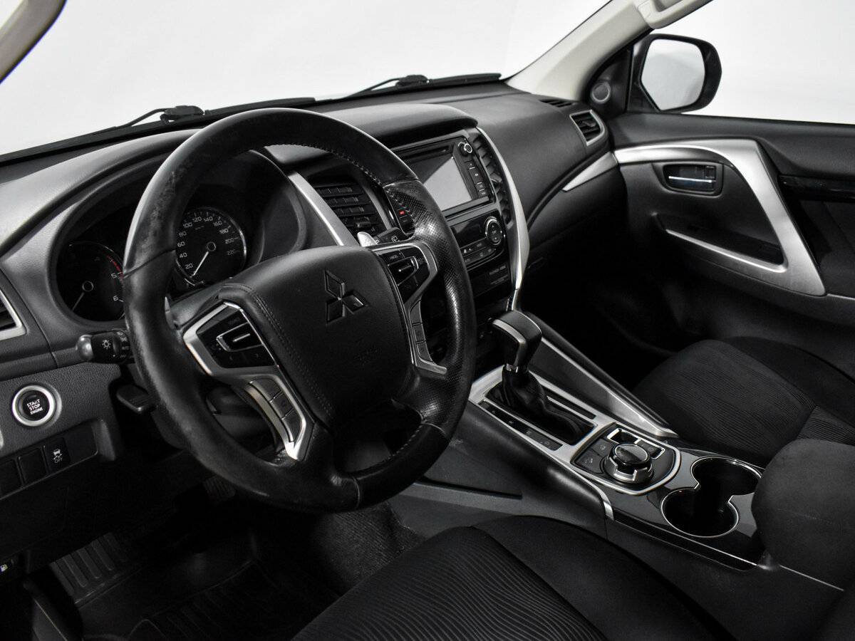 Mitsubishi Pajero Sport, 2018 Фото №8