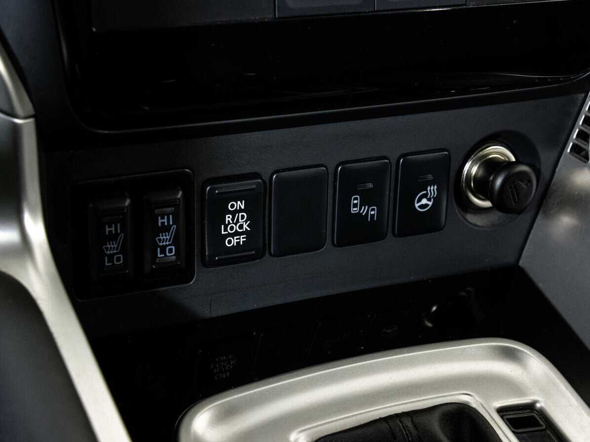 Mitsubishi Pajero Sport, 2018 Фото №14