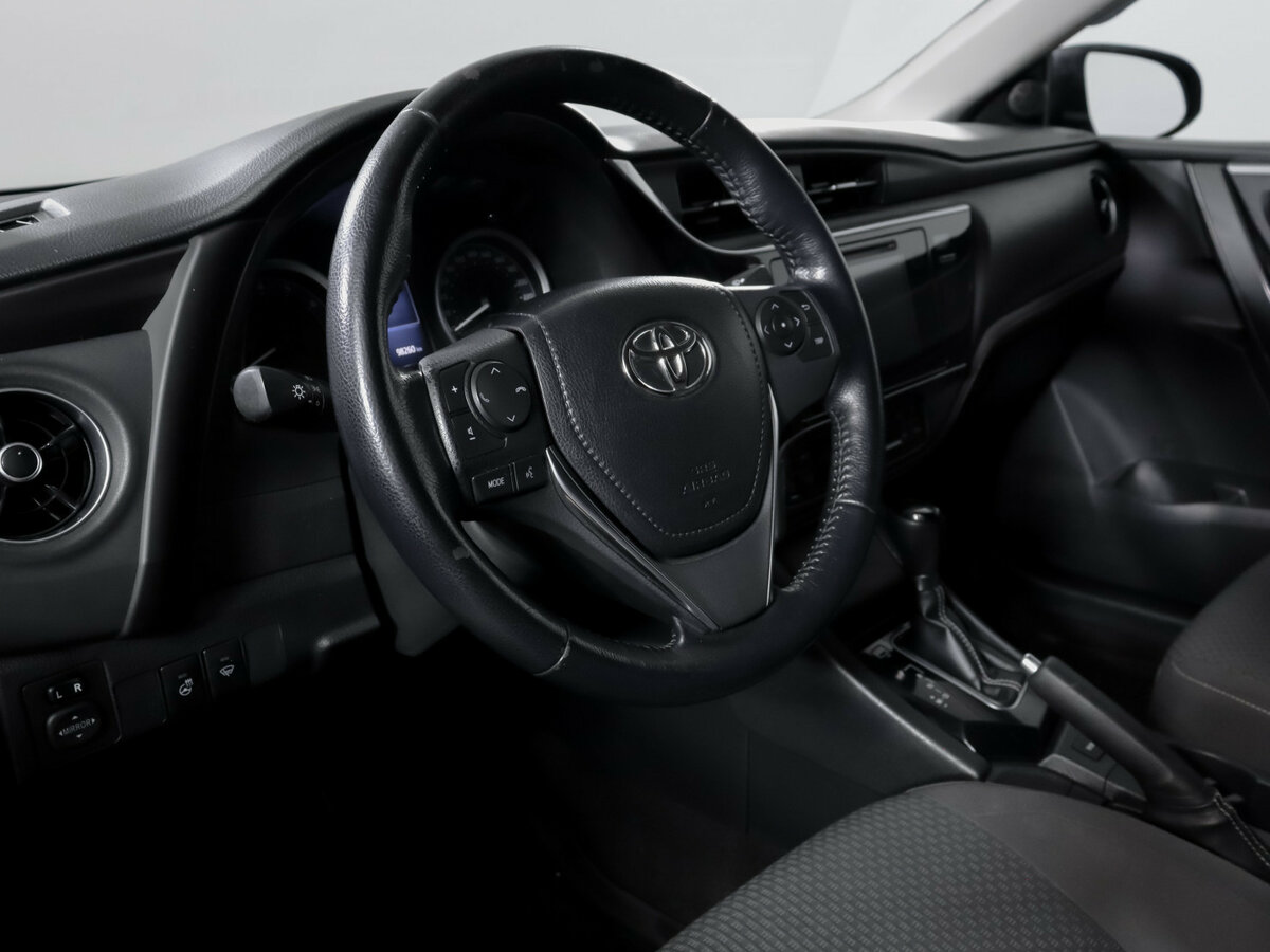Toyota Corolla XI (E160, E170, E180) Рестайлинг 1, 2017 Фото №12