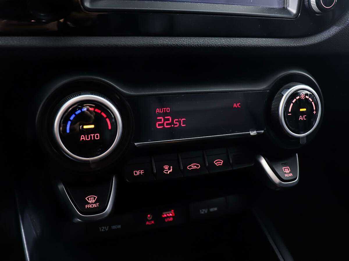 Kia Rio, 2017 Фото №17