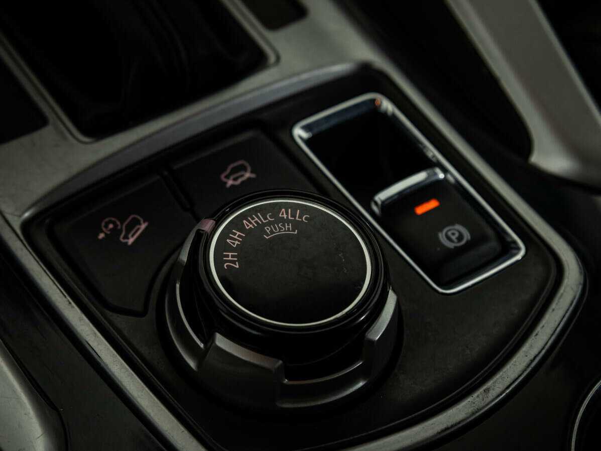 Mitsubishi Pajero Sport, 2018 Фото №16