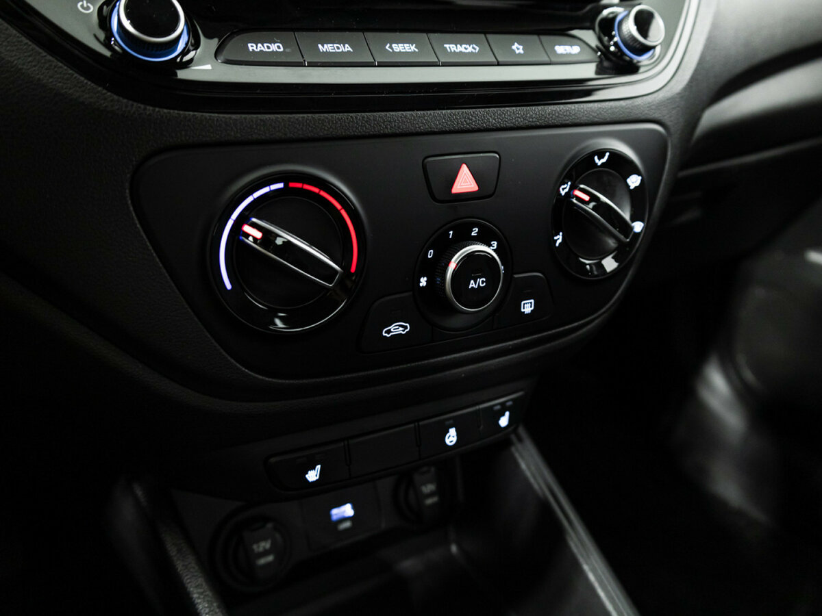 Hyundai Solaris II Рестайлинг, 2022 Фото №16