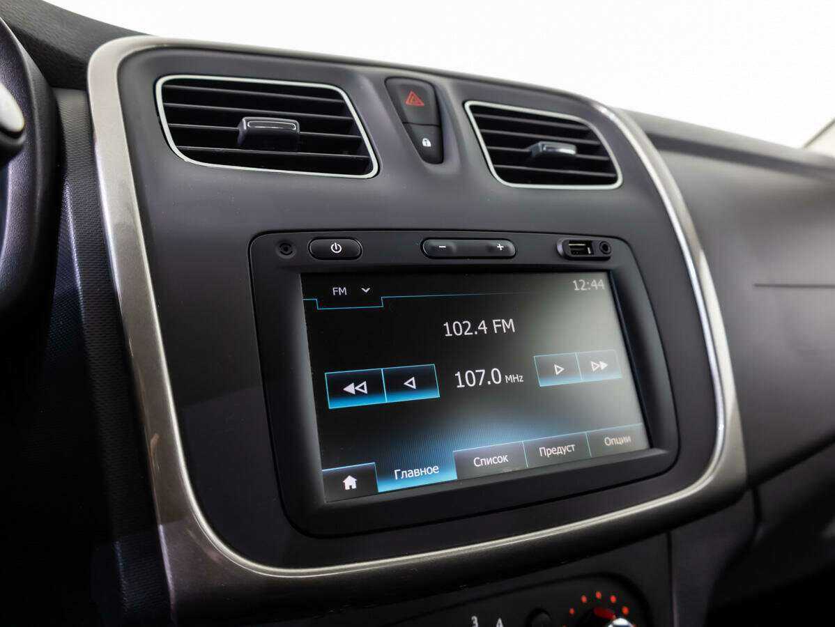 Renault Logan, 2019 Фото №12