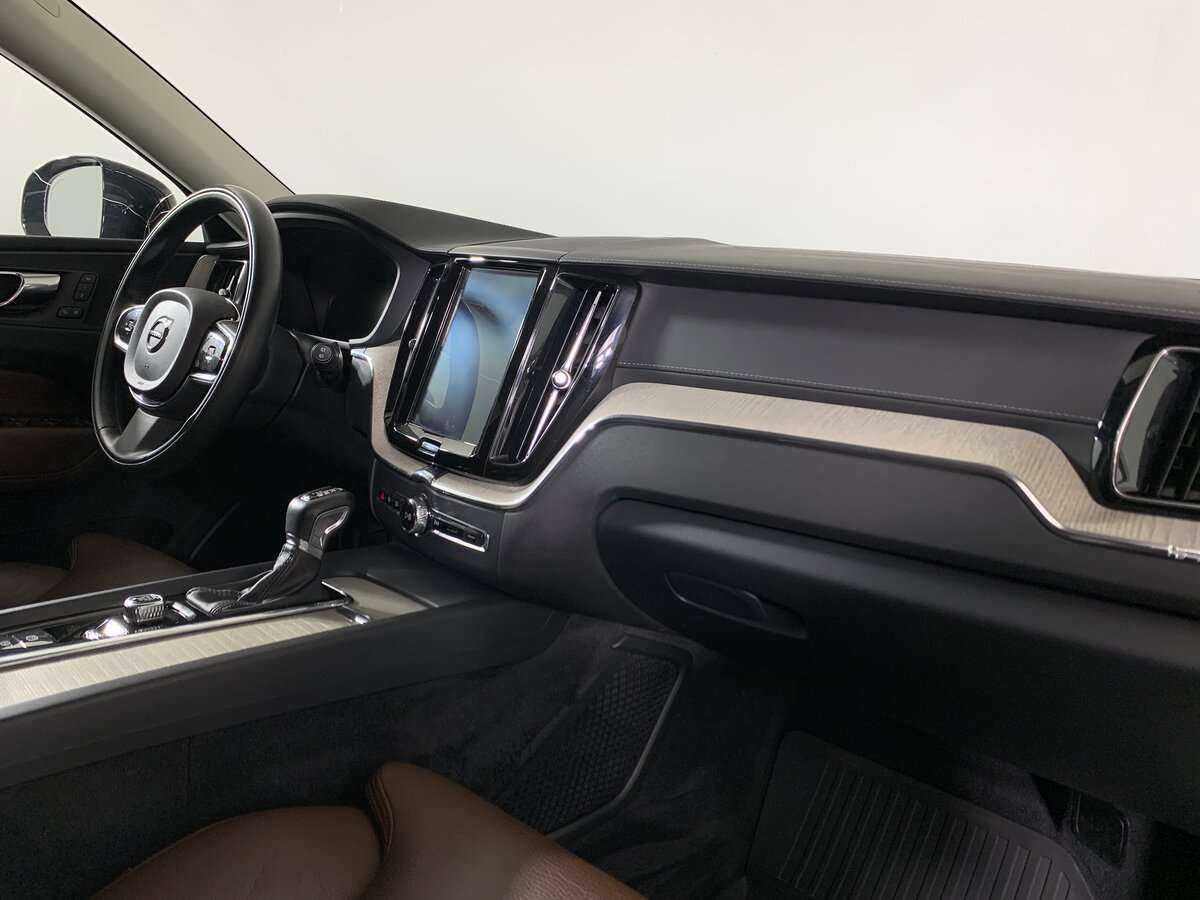 Volvo XC60, 2019 Фото №11