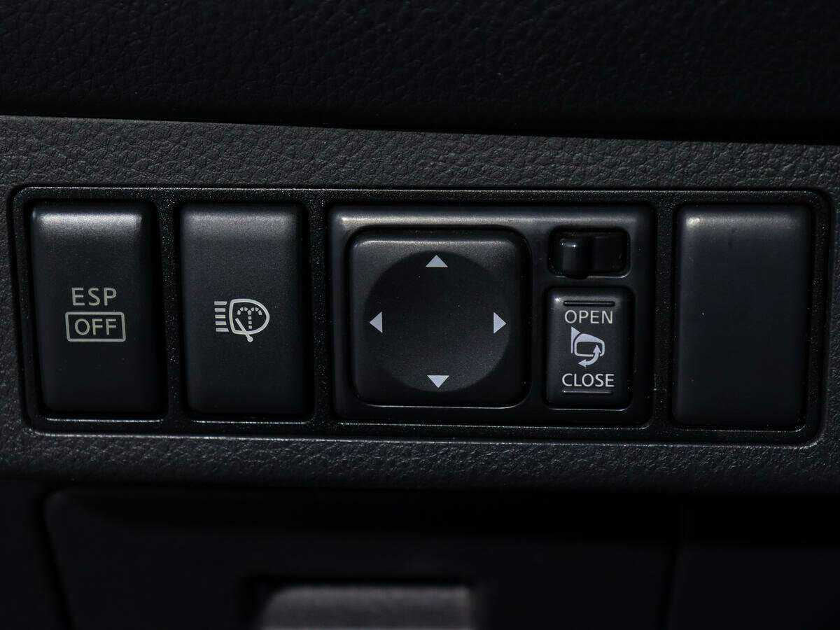 Nissan Tiida, 2012 Фото №17