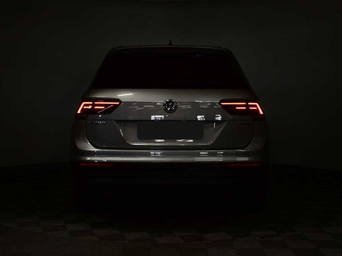 Volkswagen Tiguan, 2018 Фото №8