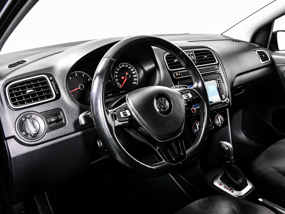 Volkswagen Polo V Рестайлинг, 2017 Фото №12