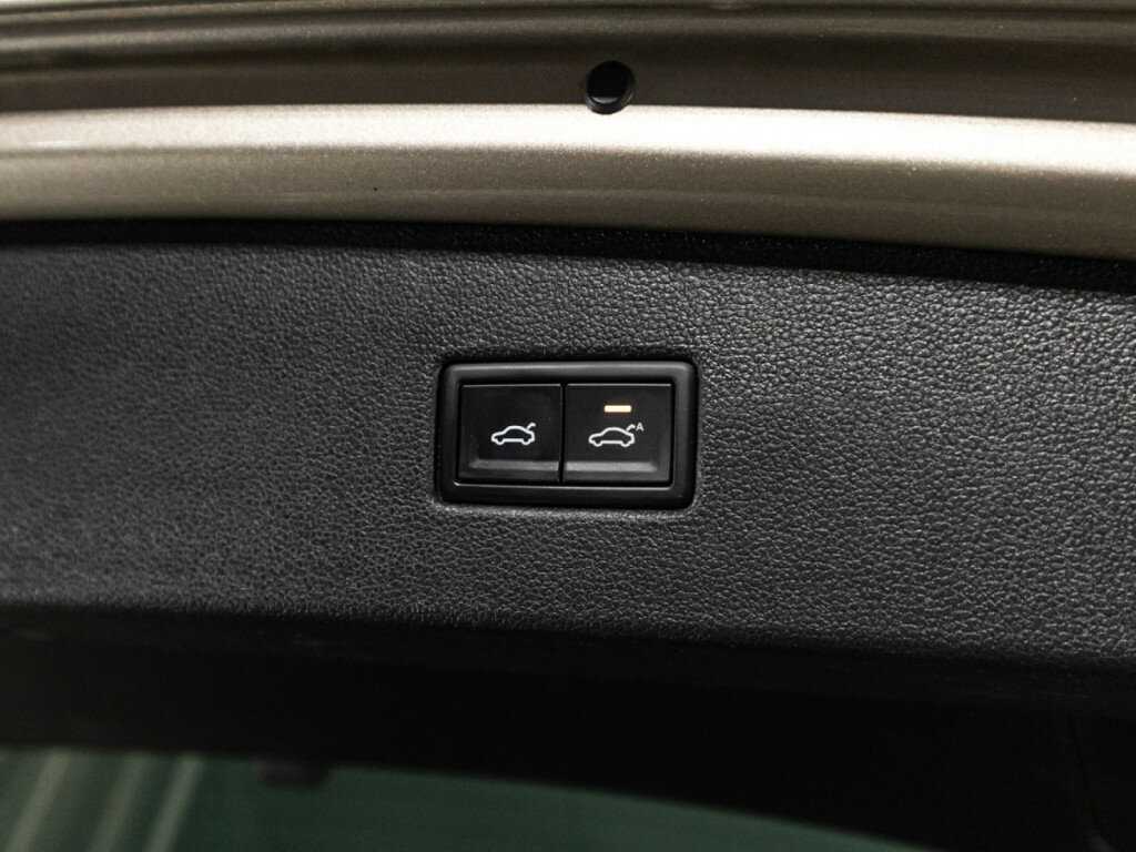 Volkswagen Tiguan, 2018 Фото №16