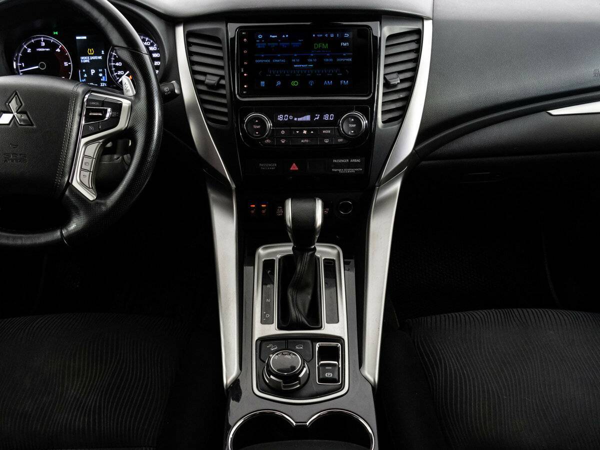 Mitsubishi Pajero Sport, 2017 Фото №14