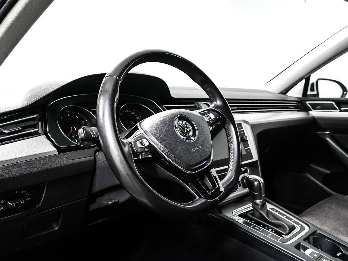 Volkswagen Passat, 2018 Фото №12
