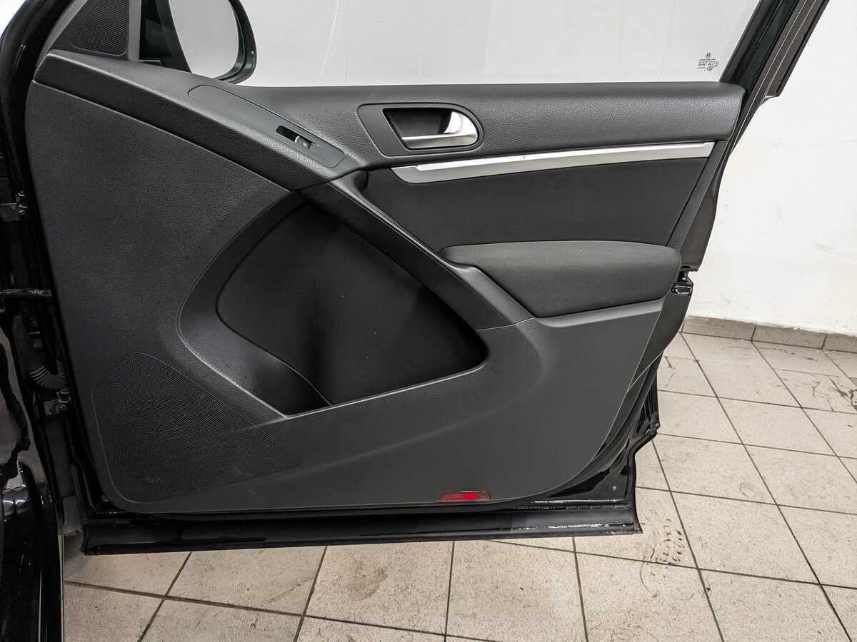 Volkswagen Tiguan, 2015 Фото №24