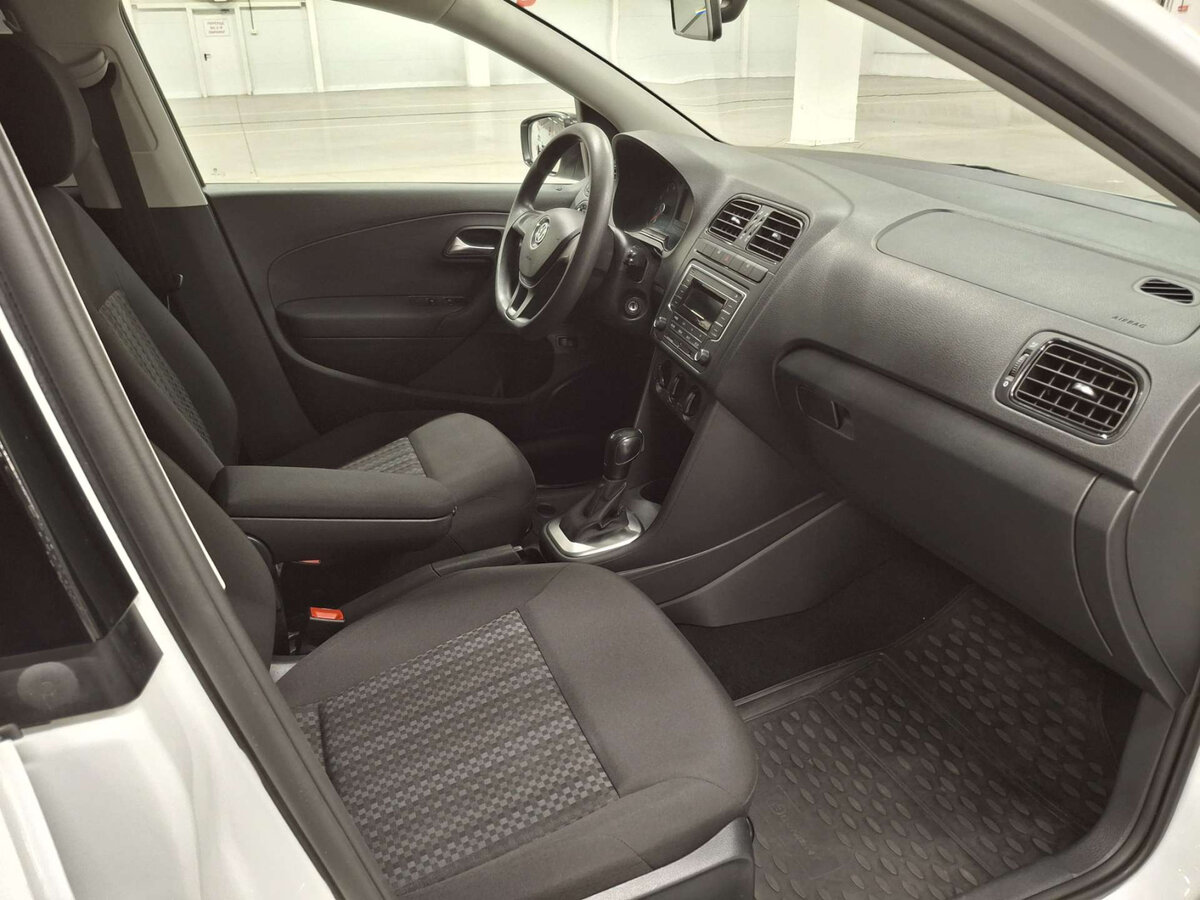 Volkswagen Polo V Рестайлинг, 2019 Фото №11