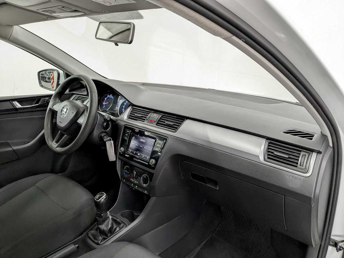 Skoda Rapid, 2017 Фото №11