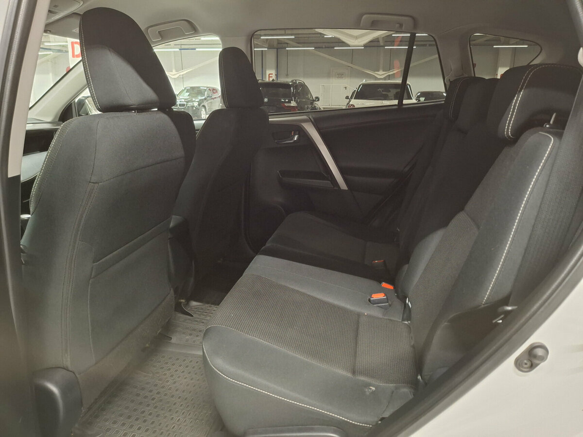 Toyota RAV4 IV (XA40) Рестайлинг, 2016 Фото №12