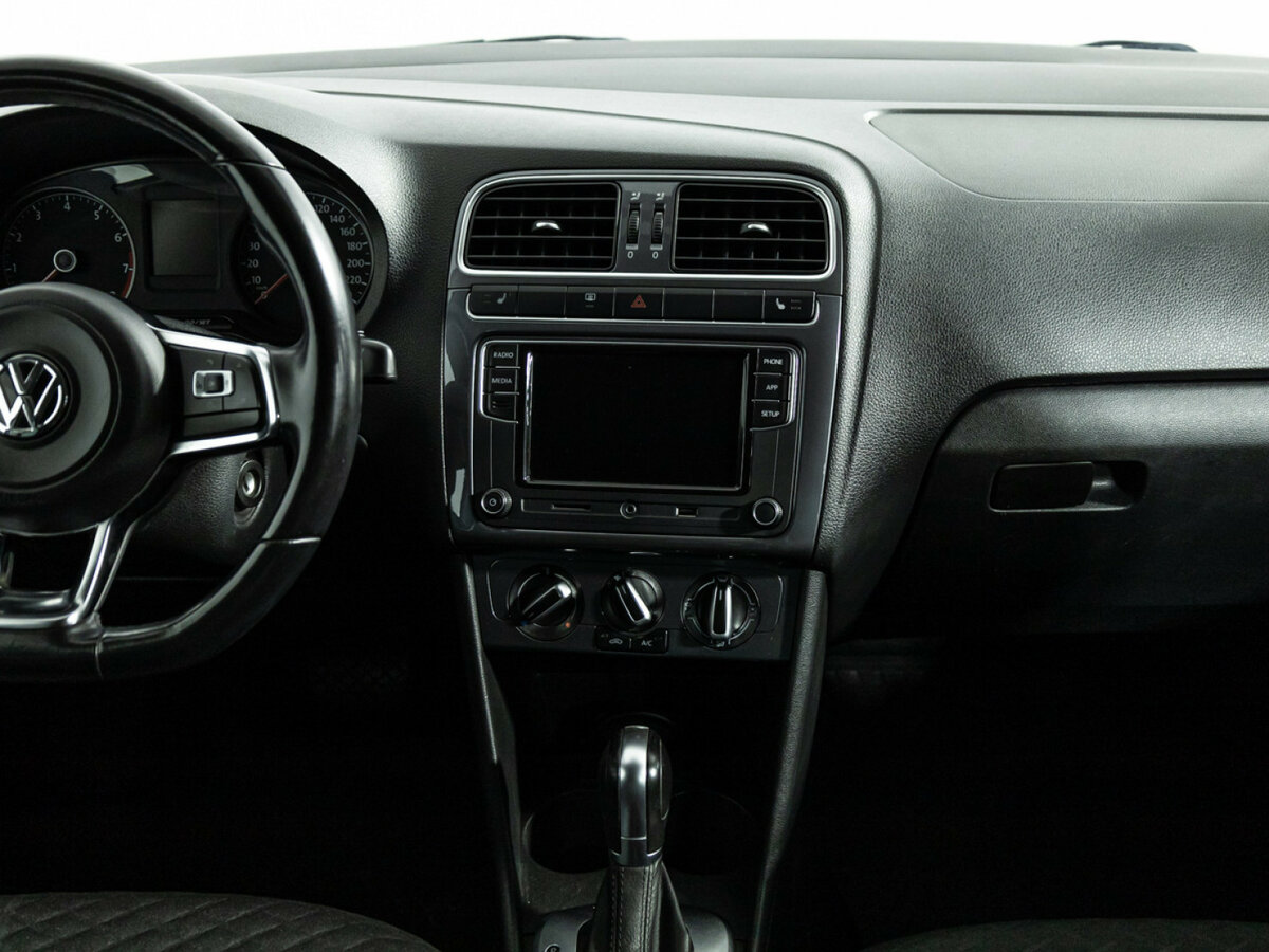 Volkswagen Polo V Рестайлинг, 2020 Фото №14