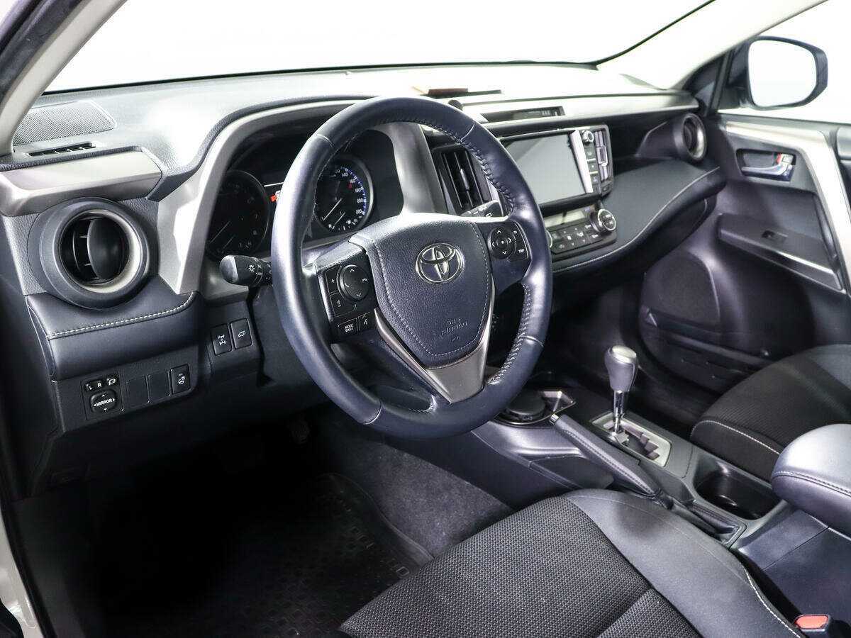 Toyota RAV4, 2018 Фото №12