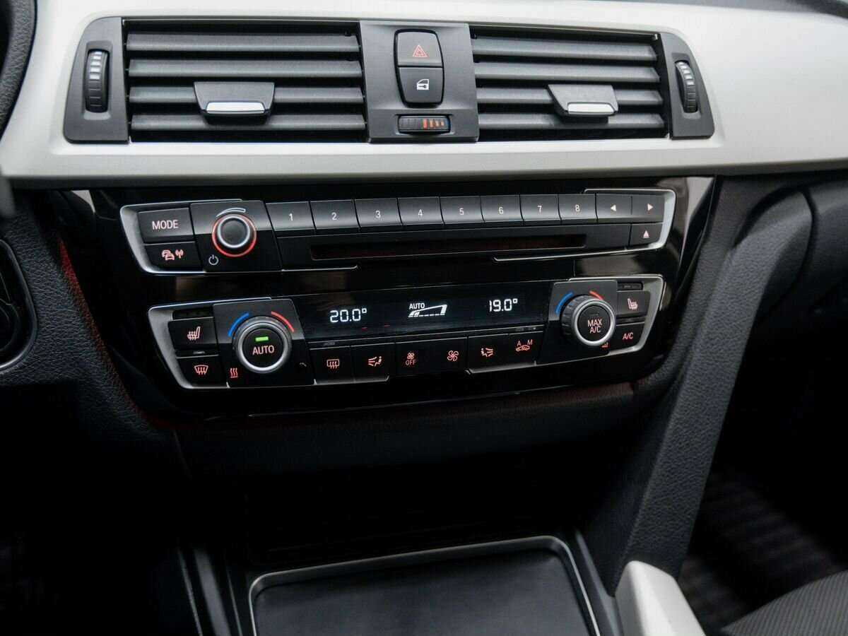 BMW 3 серии 318i, 2016 Фото №20