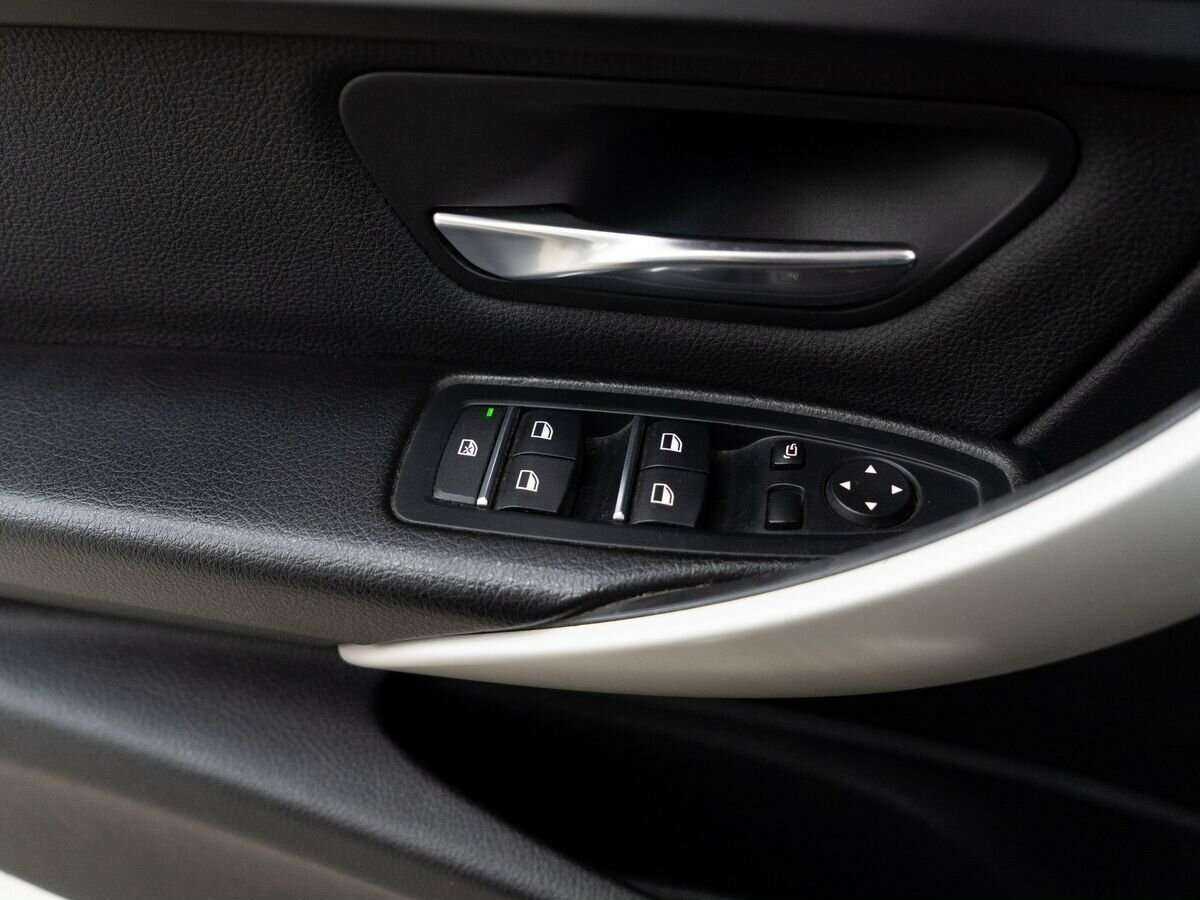 BMW 3 серии 318i, 2015 Фото №14