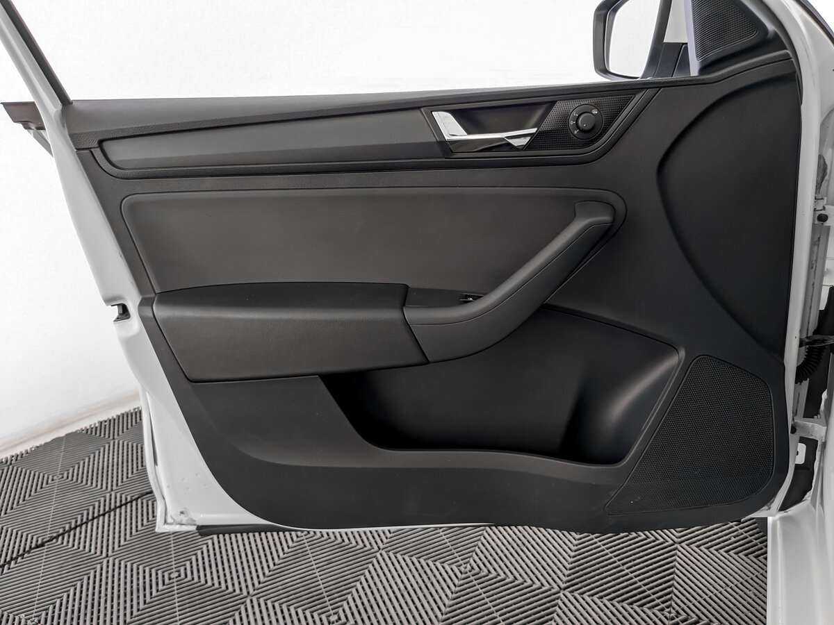 Skoda Rapid, 2017 Фото №15