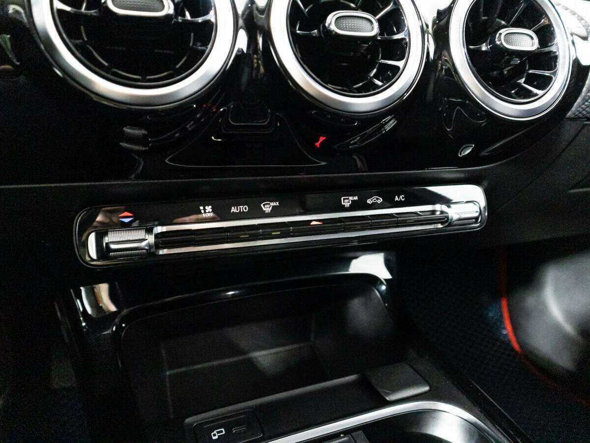 Mercedes-Benz CLA 200, 2020 Фото №17