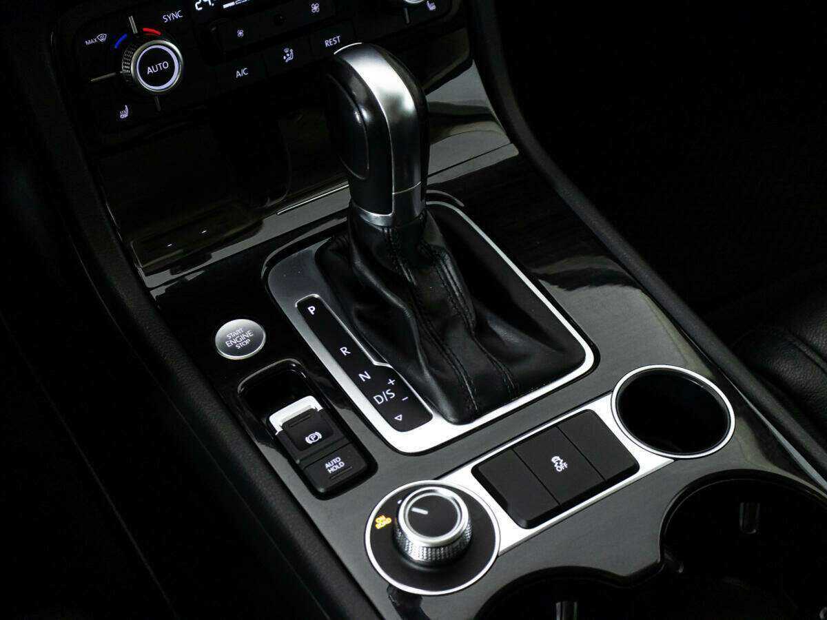 Volkswagen Touareg, 2015 Фото №18