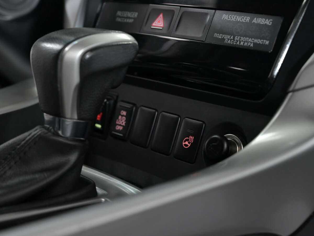 Mitsubishi Pajero Sport, 2017 Фото №17