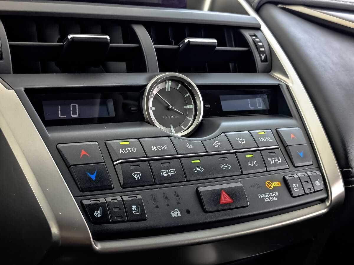 Lexus NX 300h, 2015 Фото №17