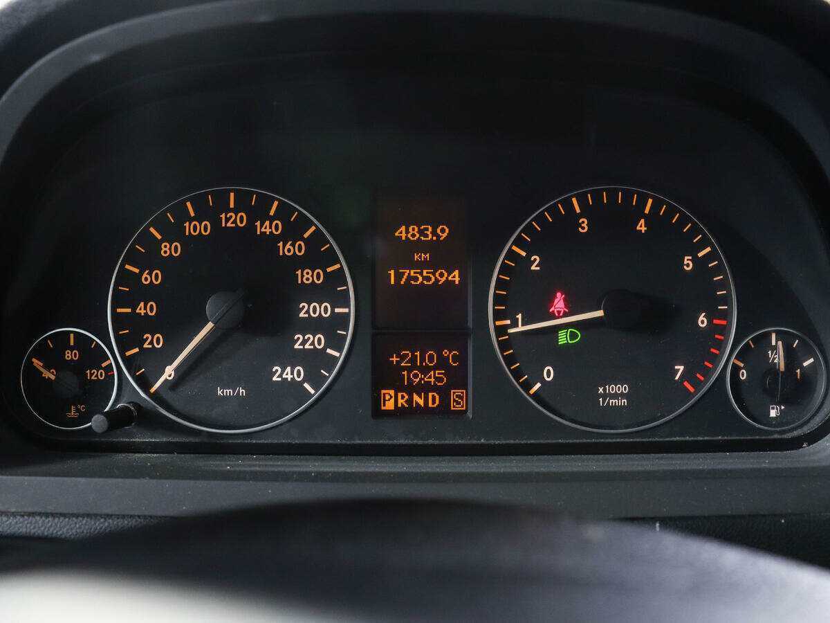 Mercedes-Benz A-Класс 180, 2012 Фото №10