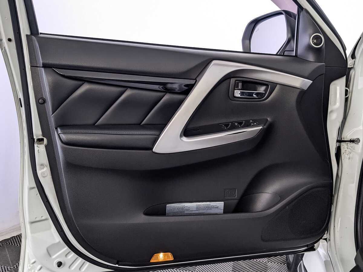 Mitsubishi Pajero Sport, 2017 Фото №17