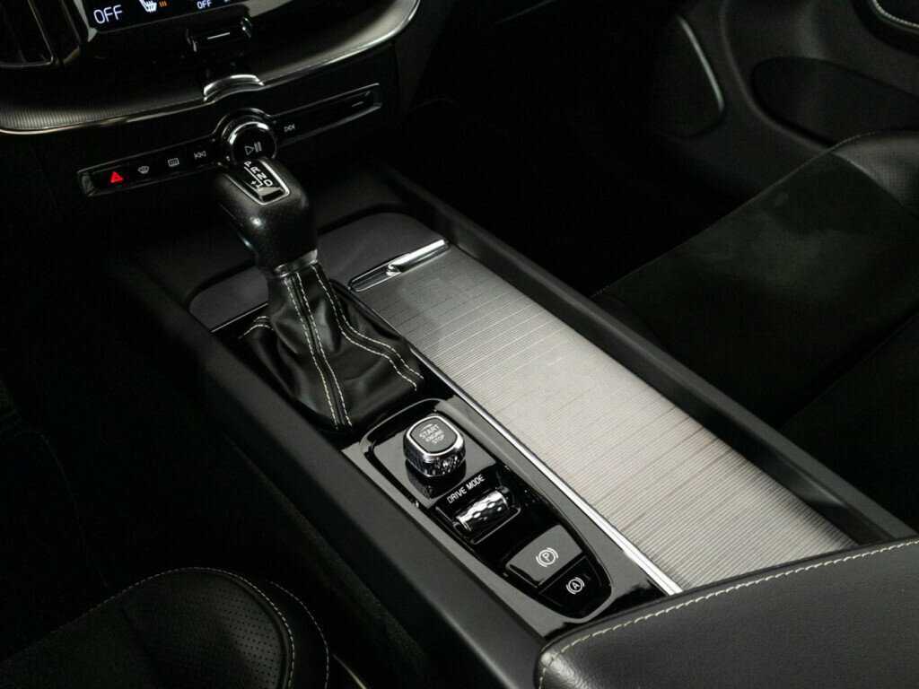 Volvo XC60, 2018 Фото №16