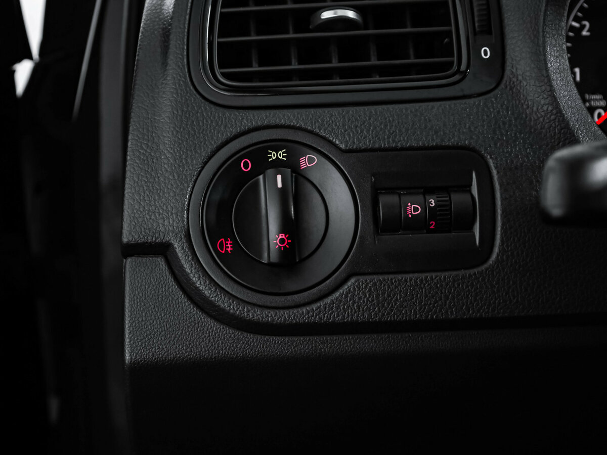 Volkswagen Polo V Рестайлинг, 2018 Фото №14