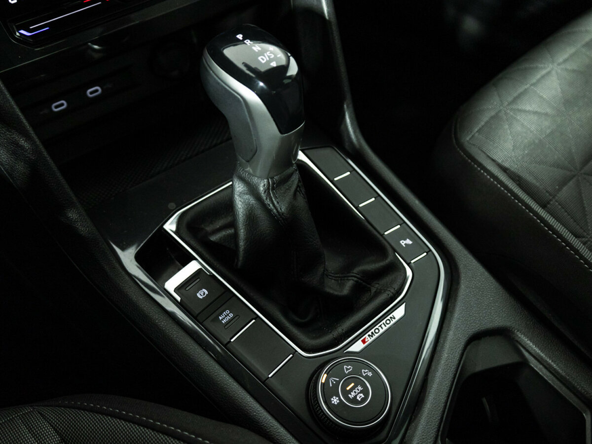 Volkswagen Tiguan II Рестайлинг, 2021 Фото №14